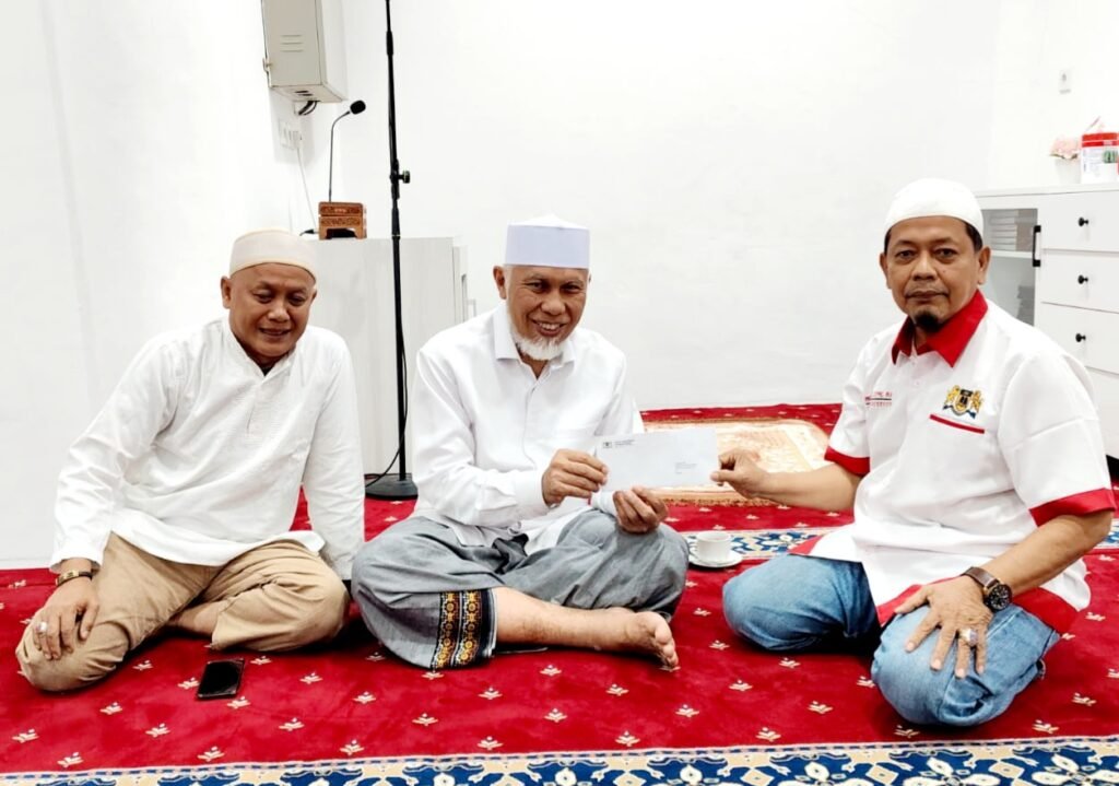 Undangan resmi kepada Gubernur Mahyeldi disampaikan langsung oleh dosen AUI Malaysia, Prof. Anul Zufri, pada Senin, 30 Juni 2025, di Rumah Dinas Gubernur Sumatera Barat.