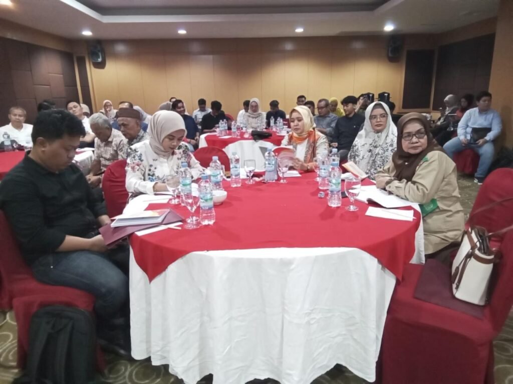 Suasana gelar bedah buku "peraturan kebijakan" di Swiss-Belhotel Makassar, Sabtu, 12 Juli 2025.