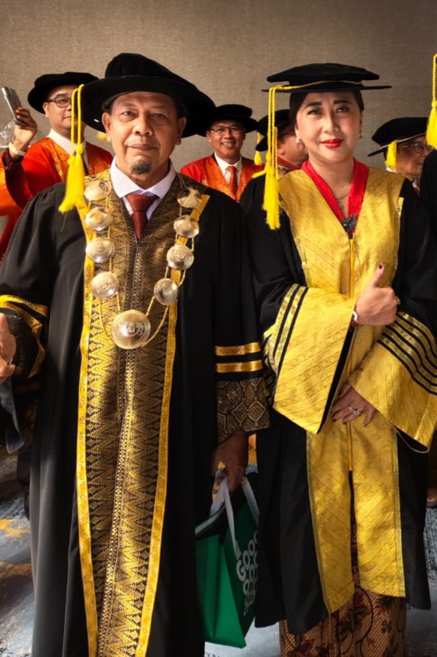 Prof. Werdhi Sutisari, Ph.D, tenaga ahli Komisi Kejaksaan RI dan akademisi bidang hukum bersama prof anul
