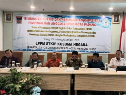 Pimpinan dan Anggota DPRD Kota Padang melaksanakan Bimbingan Teknis (Bimtek) di sebuah hotel mewah di Jakarta pada 22 hingga 24 Oktober 2025