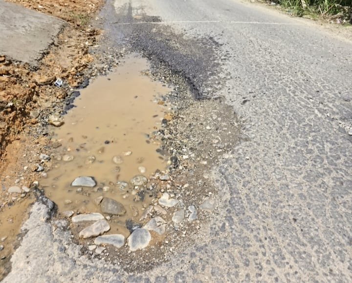 Foto kerusakan jalan provinsi Sumatera Barat ruas Panti–Simpang Empat, Sabtu (29/8/26).