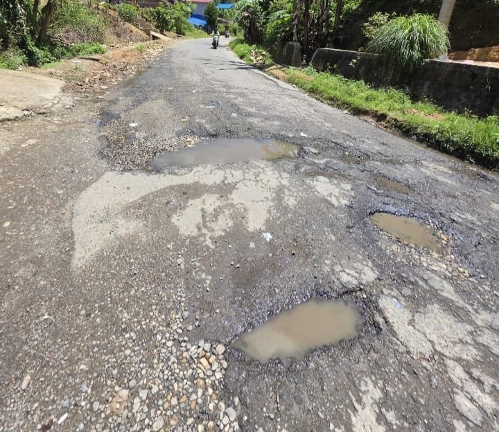 Foto kerusakan jalan provinsi Sumatera Barat ruas Panti–Simpang Empat, Sabtu (29/8/26).