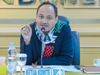 Fachrul Razi sebagai Ketua Komite I DPD RI saat memimpin Kaukus DPD RI untuk Kemerdekaan Palestina dalam sidang pleno Komite I DPD RI yang turut menghadirkan Dirjen Kemenlu RI pada Selasa, 7 November 2023 di Gedung B DPD RI Komplek Senayan DPR RI/MPR RI, Jakarta.