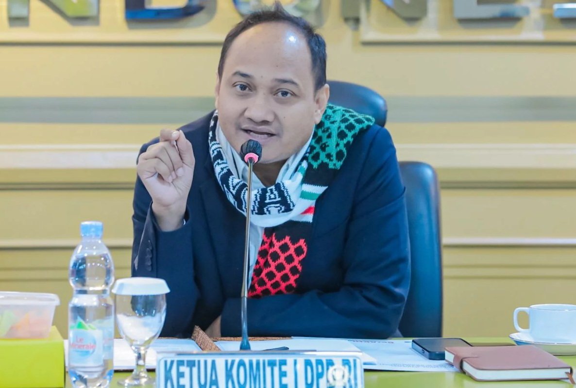 Fachrul Razi sebagai Ketua Komite I DPD RI saat memimpin Kaukus DPD RI untuk Kemerdekaan Palestina dalam sidang pleno Komite I DPD RI yang turut menghadirkan Dirjen Kemenlu RI pada Selasa, 7 November 2023 di Gedung B DPD RI Komplek Senayan DPR RI/MPR RI, Jakarta.