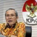 Wakil Ketua KPK Alexander Marwata memberikan keterangan di Gedung KPK, Jakarta, Kamis (23/11/2023)