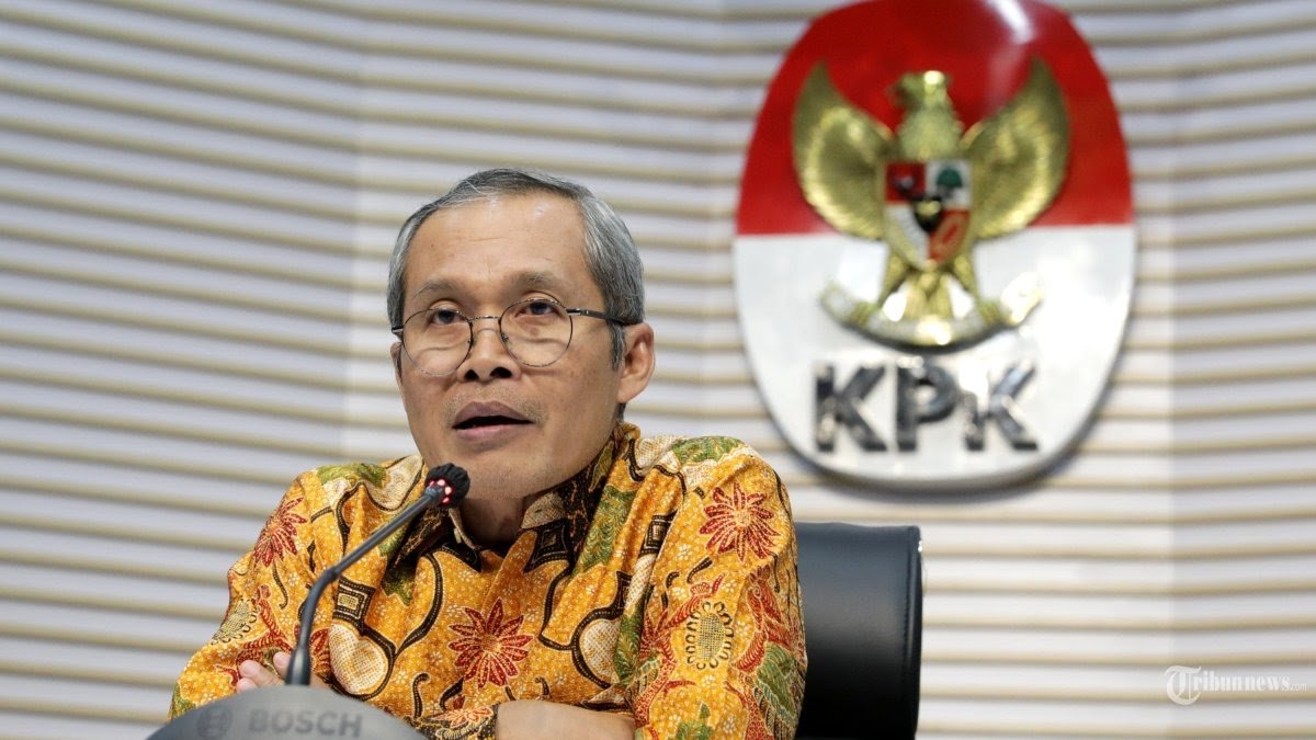 Wakil Ketua KPK Alexander Marwata memberikan keterangan di Gedung KPK, Jakarta, Kamis (23/11/2023)