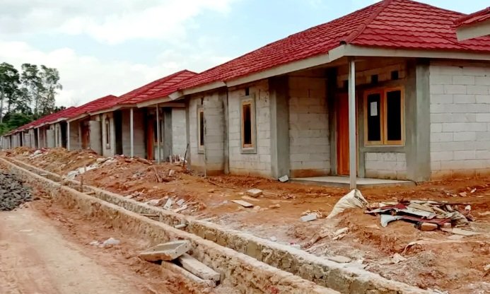 Proyek pembangunan Hunian Tetap (Huntap) bagi warga terdampak bencana alam 2020 di Kecamatan Sukajaya dan Cigudeg Kabupaten Bogor sudah mencapai 80 persen. (Dok. Rbg.id pada 15/3/23)