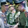 Kadiv Humas Polri Irjen Sandi Nugroho memimpin upacara serah terima jabatan (sertijab) sejumlah pejabat utama dan kenaikan pangkat, Rabu (3/1/24).