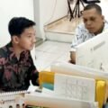 Ismail Novendra Caleg DPRD Sumbar dapil 1 melapor ke kantor Bawaslu Padang, Kamis (11/1/24).