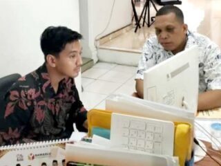 Ismail Novendra Caleg DPRD Sumbar dapil 1 melapor ke kantor Bawaslu Padang, Kamis (11/1/24).