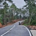 Tanah Jusnaini yang sebelumnya ditanami pohon karet, sudah ditumbang untuk pembangunan jalan, Sabtu (7/1/24).