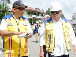 Foto Menteri PUPR Basuki Hadimuljono bersama Kepala BPJN Provinsi Sumatera Barat, Tabrani. (Dok.BPJN Sumbar)