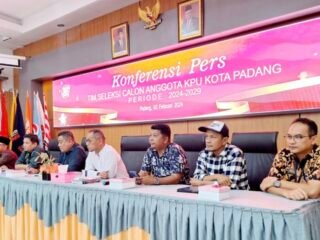 Konfrensi Pers Tim Seleksi Calon Komisioner KPU Kota Padang Periode 2024-2029, Jumat (2/2/2024)