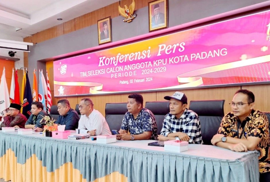 Konfrensi Pers Tim Seleksi Calon Komisioner KPU Kota Padang Periode 2024-2029, Jumat (2/2/2024)