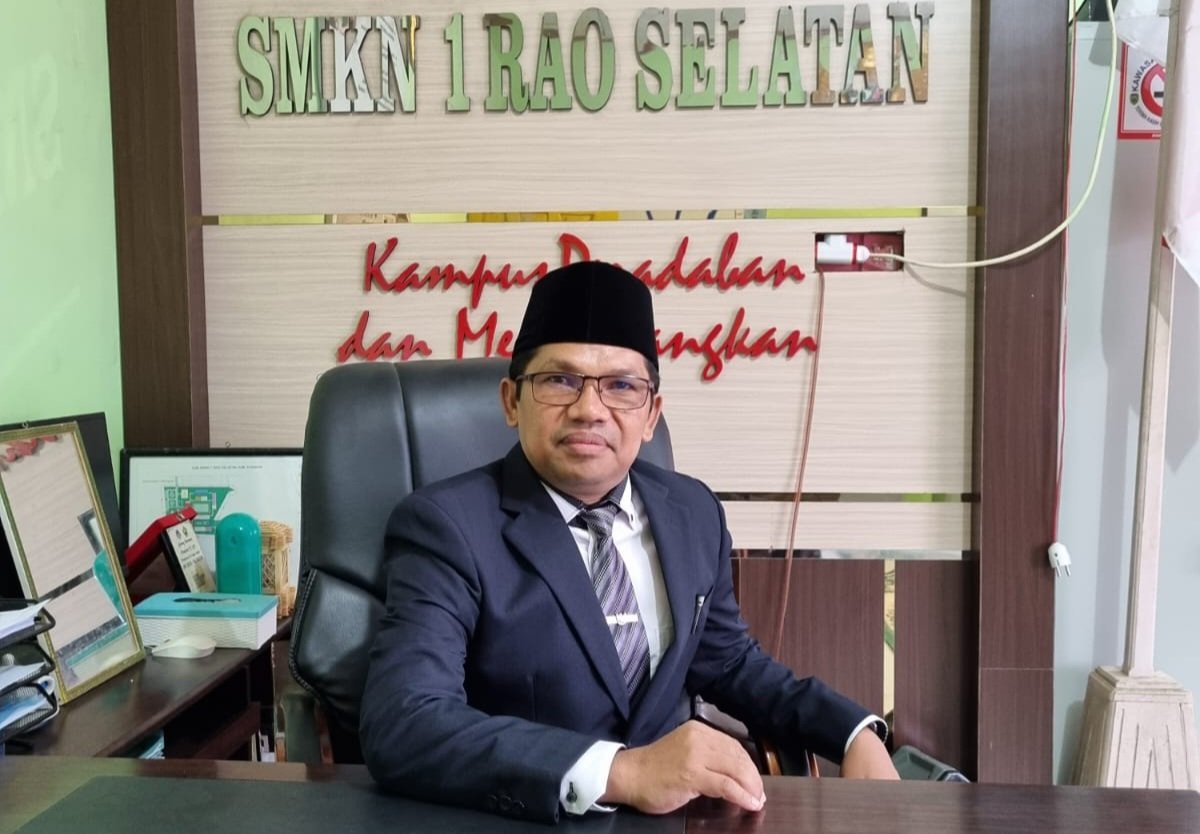 Fahrurrozi, Kepala SMKN 1 Rao Selatan