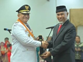 Gubernur Sumatera Barat (Sumbar), Mahyeldi Ansharullah melantik Andree Harmadi Algamar sebagai Penjabat (Pj) Walikota Padang di Auditorium Gubernuran, Sumbar, Jum'at (17/5/2024).