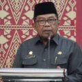 Penjabat (Pj) Sekretaris Daerah Kota Padang, Yosefriawan memberikan sambutan pada rapat paripurna di ruang sidang utama DPRD Kota Padang, Selasa (13/8/2024).