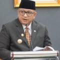 Penjabat (Pj) Wali Kota Padang, Andree Algamar memberikan sambutan saat pelantikan 45 anggota DPRD Kota Padang periode 2024-2029.