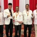 Foto bersama Calon Gubermur dan Wakil Gubernur Sumbar Mahyeldi-Vasko Ruseimy, dengancalon Bupati dan Wakil Bupati Pasaman, Mara Ondak-Desrizal, serta Ketua DPD PKS Kabupaten Pasaman, Nelfri Asfandi.