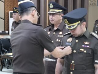 Jaksa Agung Muda Pidana Umum, Prof. Dr. Asep Nana Mulyana, SH. MH melantik Dr. Hadiman SH., MH, sebagai Kepala Sub Direktorat Prapenuntutan pada Direktorat Tindak Pidana Terorisme dan Lintas Negara, Rabu, 11 September 2024.