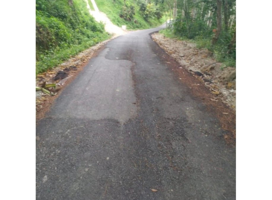 Pekerjaan Jalan Paninjauan-Kuncir Kabupaten Solok, Kamis (19/01/2023). (dok.mediasinarpagigrup.com)