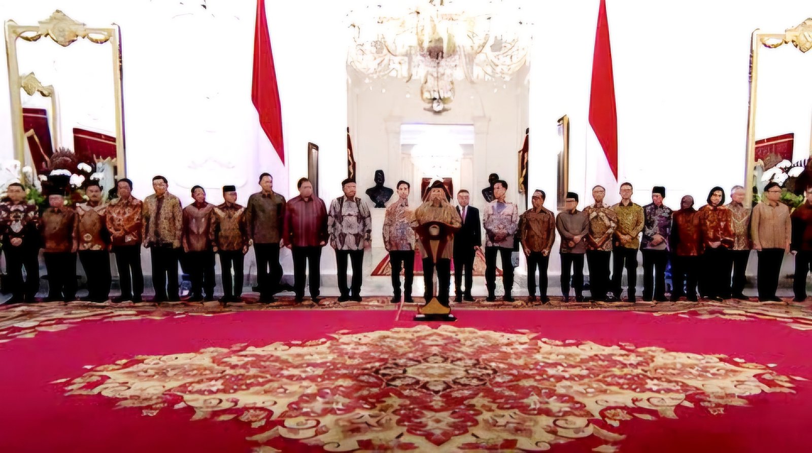 Presiden Prabowo Subianto resmi mengumumkan nama-nama menteri untuk bergabung dalam pemerintahannya, di Istana Kepresidenan Jakarta, Minggu (20/10) malam. (Sekretariat Presiden)