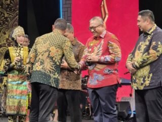 Hanya Diraih 2 Kota di Indonesia, Pemko Padang Raih KPI Award 2024