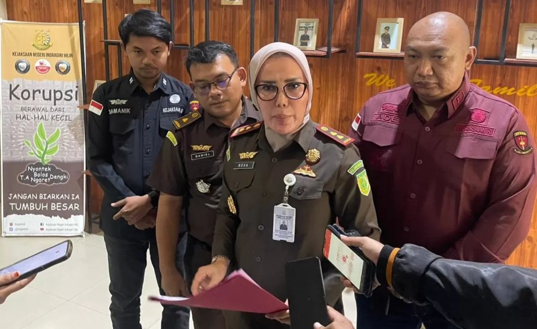 Kepala Kejakaaan Negeri (Kajari) Inhil Nova Puspitasari SH MH, didampingi Kepala Seksi (Kasi) Pidsus Ade Maulana dan Kasi Intel Predric Danil Tobing. (Foto: Jaringan PWMOI)