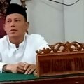 Terdakwa Calon Bupati Pasaman Sabar AS mengikuti persidangan di Pengadilan Negeri (PN) Lubuk Sikaping, Jumat (13/12/2024).