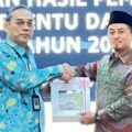 Ketua DPRD Kabupaten Pasaman, Nelfri Asfandi menerima Laporan Hasil Pemeriksaan (LHP) Badan Pemeriksa Keuangan (BPK) RI Perwakilan Provinsi Sumatera Barat atas Laporan Keuangan Pemerintah Kabupaten Pasaman Tahun 2024 di Kantor BPK Sumbar (31/12/24).