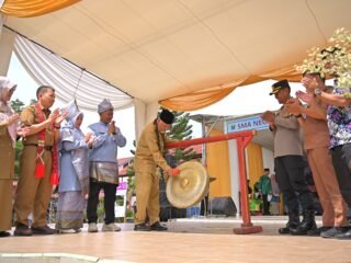 Resmikan Penamaan SMAN 5 Sumbar, Gubernur Mahyeldi Tegaskan Peningkatan Kualitas Pendidikan Butuh Langkah Luar Biasa