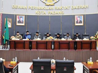 DPRD Padang Tetapkan Fadly - Maigus Sebagai Wali Kota dan Wakil Wali Kota Terpilih 2025-2030