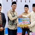 Safari Ramadhan di Andilan Dua Koto, Khairuddin Simanjuntak Serahkan Bantuan Untuk Masjid Rp37,5 Juta