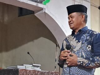 Safari Ramadhan Khairuddin Simanjuntak di Lanai Serahkan Bantuan Pembangunan Masjid Rp27,5 Juta