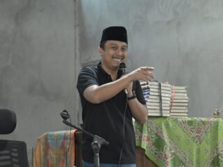 Safari Ramadhan ke Lima Puluh Kota, Wagub Vasko Serahkan Bantuan untuk Masjid Tazkir Bela Negara