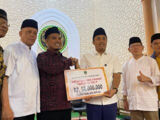 Kepedulian Nyata Wakil Gubernur Sumbar, Vasko Ruseimy Salurkan Bantuan 50 juta Pembangunan Masjid Muhsinin