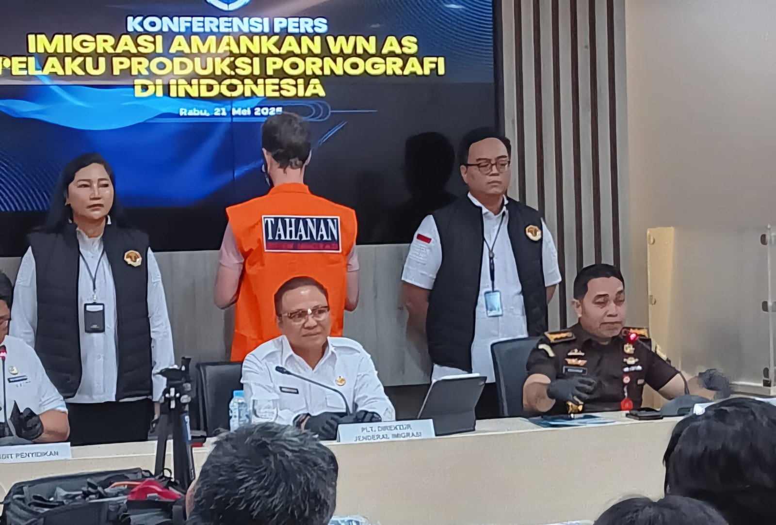 Dr. Hadiman Hadiri Konferensi Pers di Kemen Imipas, Tunjukkan Komitmen Jampidum dalam Penanganan WNA yang Melanggar