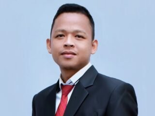 Pemimpin Redaksi PenaHarian.com, Darlinsah, SH