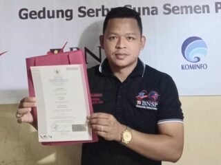 DARLINSAH, SH terima Sertifikat Kompetensi Wartawan Utama dari LSP Pers Indonesia berlisensi Badan Nasional Sertifikasi Profesi