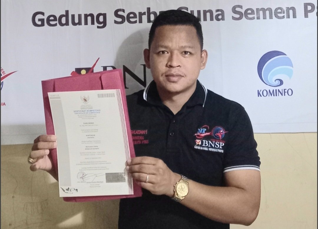 DARLINSAH, SH terima Sertifikat Kompetensi Wartawan Utama dari LSP Pers Indonesia berlisensi Badan Nasional Sertifikasi Profesi