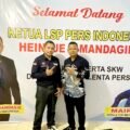Pemimpin Redaksi PenaHarian.com, Darlinsah, SH bersama Asesor Lisensi BNSP, Heintje Grontson Mandagie juga sebagai Ketua LSP Pers Indonesia.