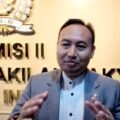 Anggota Komisi II DPR RI Fraksi PKS Rahmat Saleh di sela-sela Rapat Dengar Pendapat Umum (RDPU) Komisi II DPR RI dengan masyarakat terkait masalah pertanahan di Kompleks Parlemen, Senayan, Jakarta, Selasa (11/2/2025).