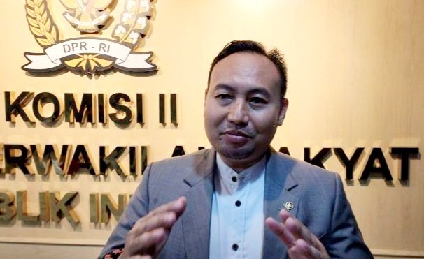 Anggota Komisi II DPR RI Fraksi PKS Rahmat Saleh di sela-sela Rapat Dengar Pendapat Umum (RDPU) Komisi II DPR RI dengan masyarakat terkait masalah pertanahan di Kompleks Parlemen, Senayan, Jakarta, Selasa (11/2/2025).