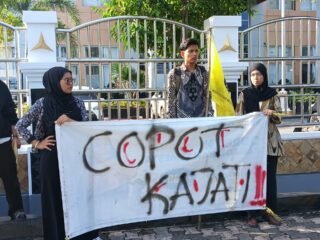 Penyelidikan Dugaan Korupsi 650 Hektare Hutan Mandek, Mahasiswa Demo "Copot Kajati Sumbar"