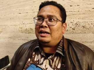 Ketua Bawaslu RI Akui Foto Bersama TPD Elly Yanti dan Teradu Rini Juita: “Itu Setelah Ujian Doktoral Saya”