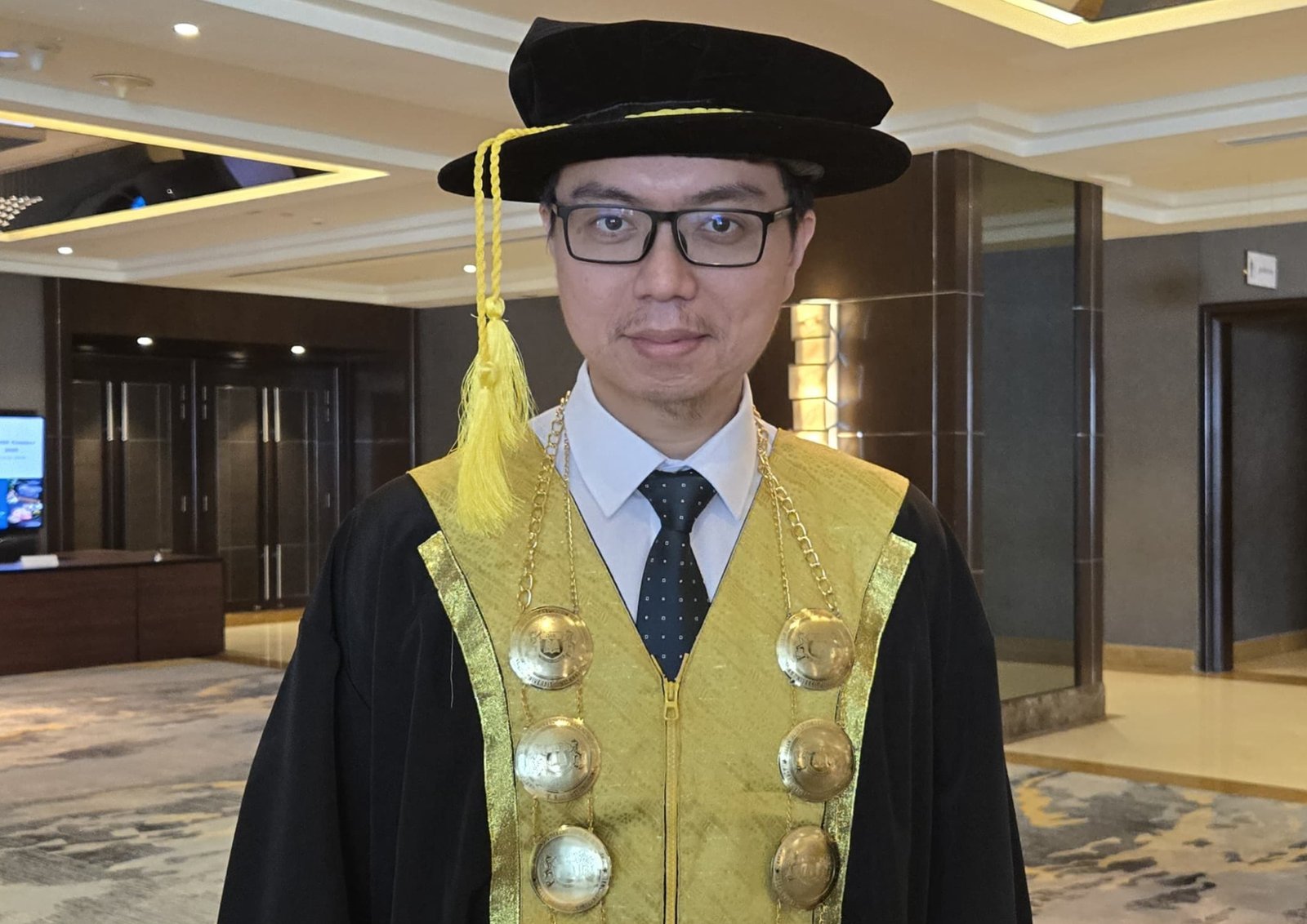 Dr Ariawan Gunadi dikukuhkan sebagai Profesor dalam bidang Hukum Internasional dan Commercial Law pada upacara akademik yang berlangsung di ASEAN University International (AUI), Kuala Lumpur, Malaysia, Jumat (18/7/2025).