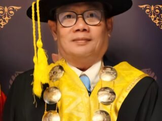 Laksamana Madya TNI (Purn) Prof. Dr. Agus Setiadji Dikukuhkan Sebagai Guru Besar ASEAN University Internasional