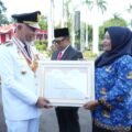 Tiga Tokoh Dianugerahi Penghargaan pada Peringatan HUT ke-80 RI di Sumbar