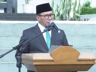 Wali Kota Bukittinggi, Ramlan Nurmatias melantik 24 pejabat eselon III dan IV, di halaman Balai Kota, Rabu (17/9/2025). Foto : Diskominfo