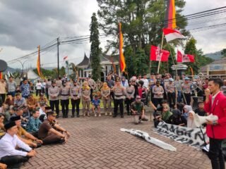 Mahasiswa GMNI dan HMI Gelar Aksi Damai di DPRD Pasaman, Desak Reformasi Ditubuh DPR